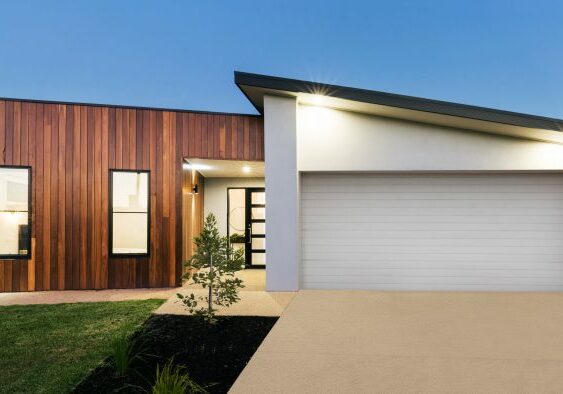 Contemporary new Australian home lighting at dusk Contemporary new Australian home lighting at dusk